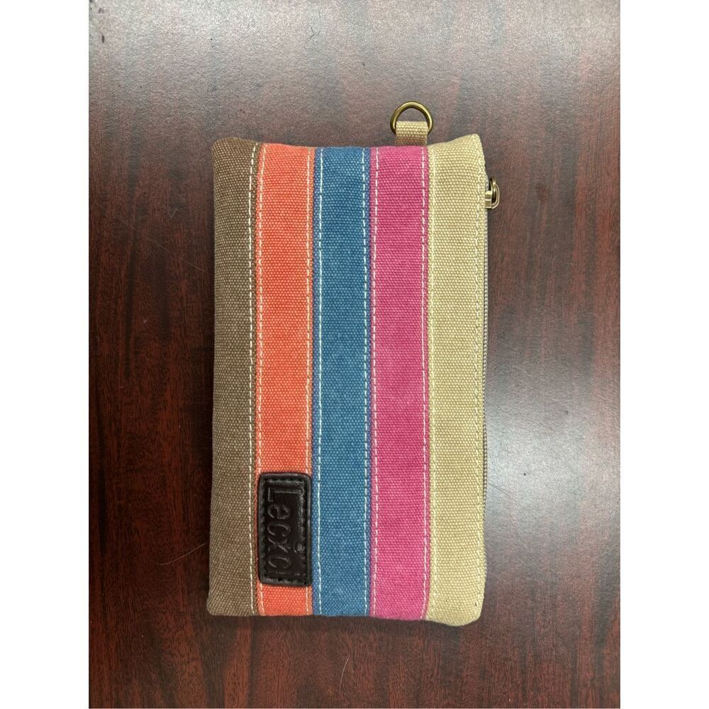 NWOT Lecxci Canvas Wristlet